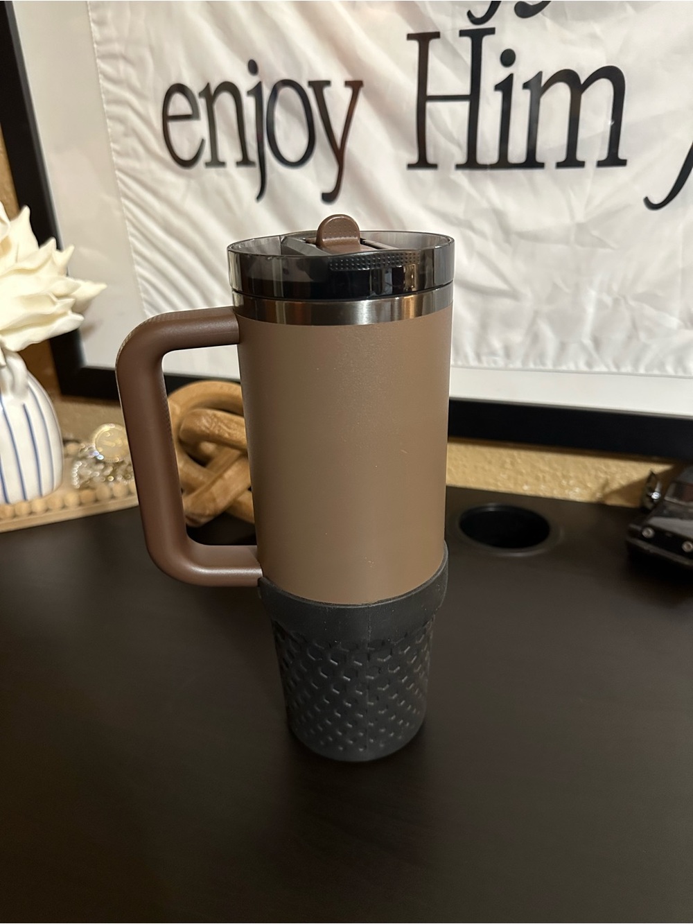 30oz stanley cups in used but good condition with accessories - Picture 13 of 16